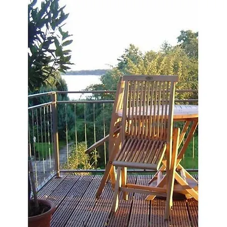 Holiday On The Upper Floor *