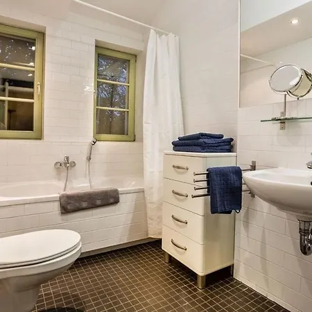 Holiday On The Upper Floor Apartment